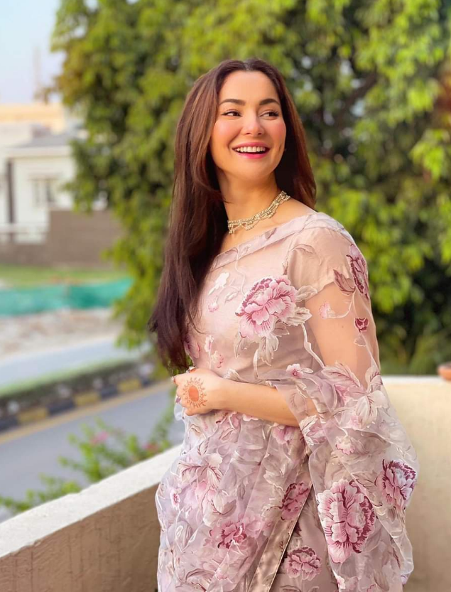 Hania Aamir: The Pakistani Star Who Won Indian Hearts h4