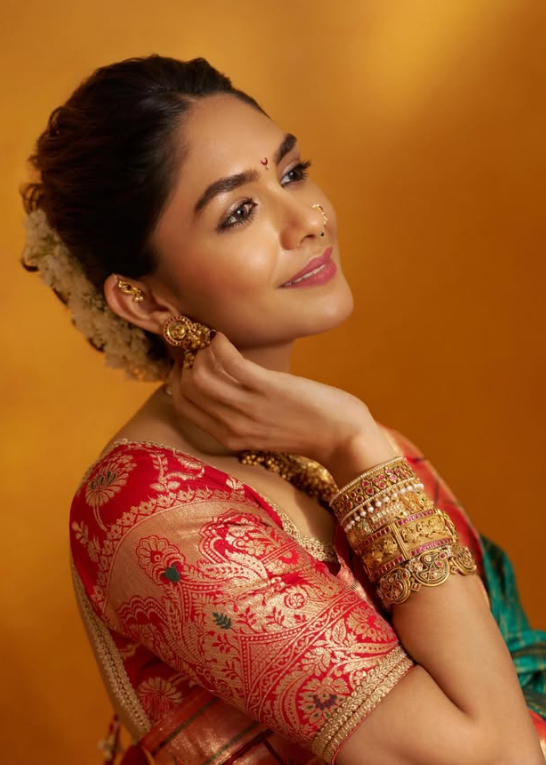 Mrunal Thakur Biography: Age, Height, Movies, Career, Relationships, Net Worth & Latest News (2026) m2