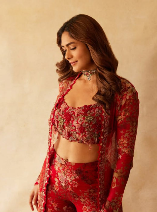 Mrunal Thakur Biography: Age, Height, Movies, Career, Relationships, Net Worth & Latest News (2026) m3